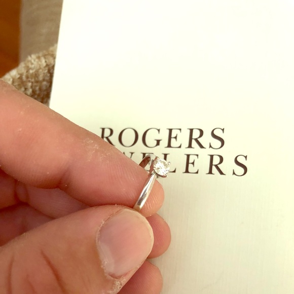 14k White Gold Diamond Ring - Picture 1 of 4